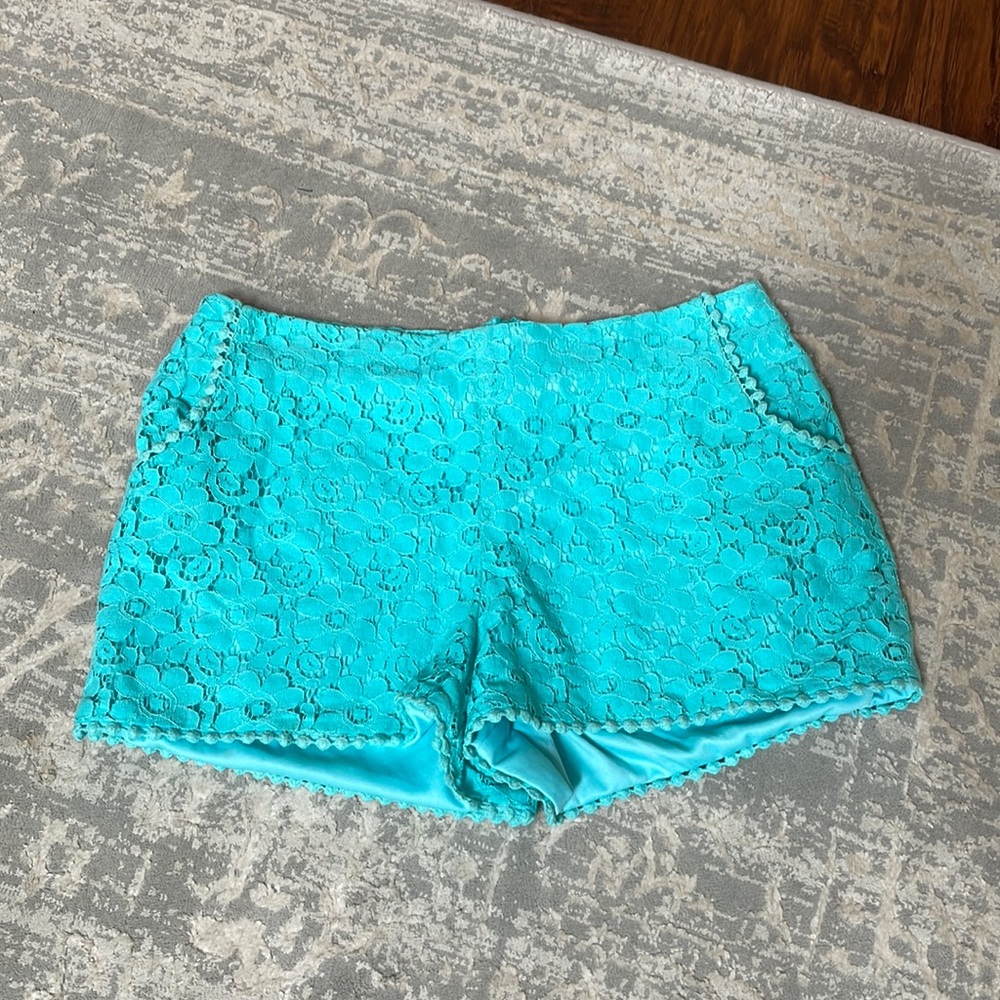 Tobi size small 2 crochet lace shorts with pockets